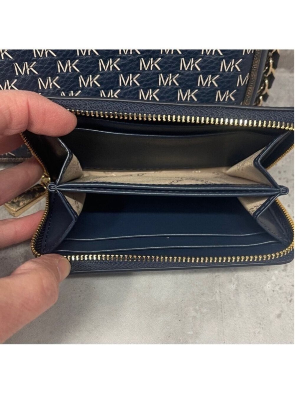 Michael Kors Charm Camera Crossbody & Matching Wallet Set Navy/Brown Logo - Picture 16 of 16